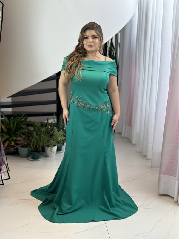 Vestido plus size verde ombro a ombro