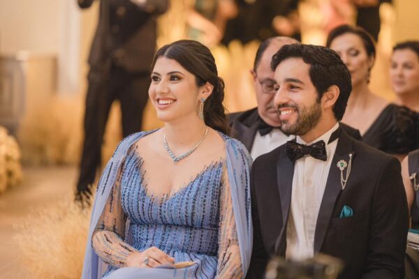 Vestido azul com manga capa