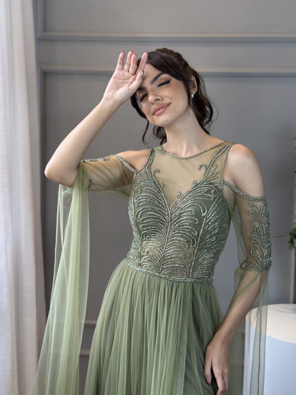 Vestido verde oliva de tule
