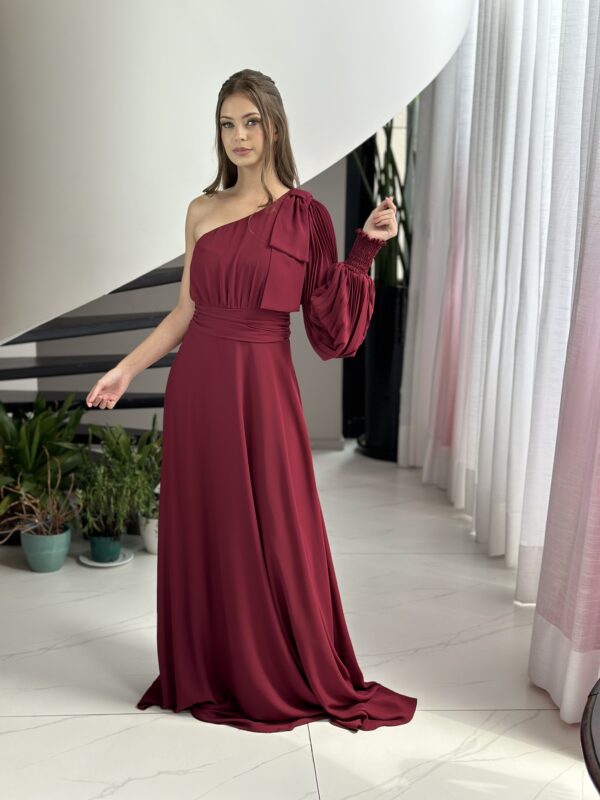 Vestido ombro único marsala